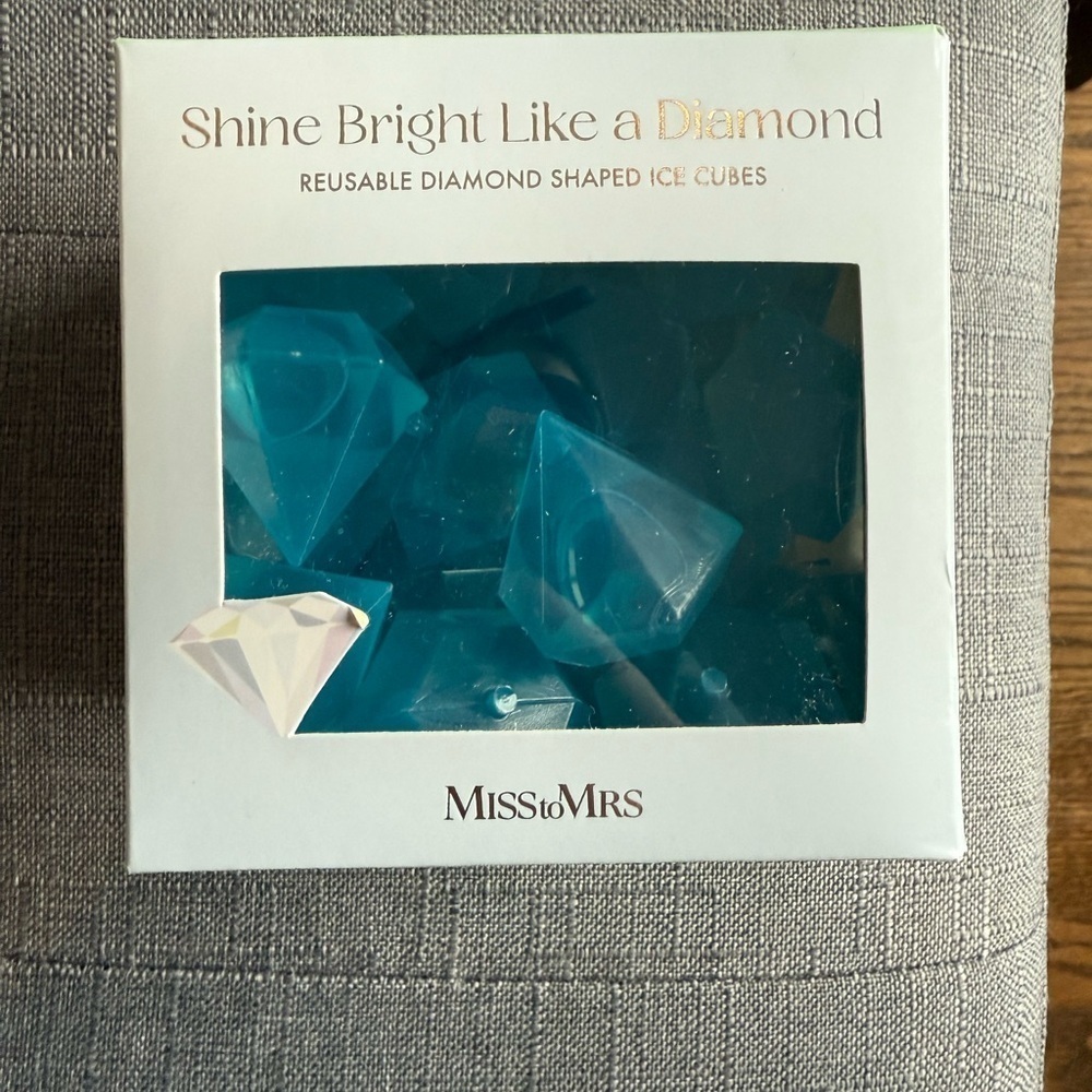 NWT Miss to Mrs Shine Bright Like A Diamond Reuseable Diamond Shaped Ice Cubes